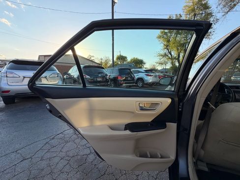 Used 2017 Toyota Camry LE FWD image 15