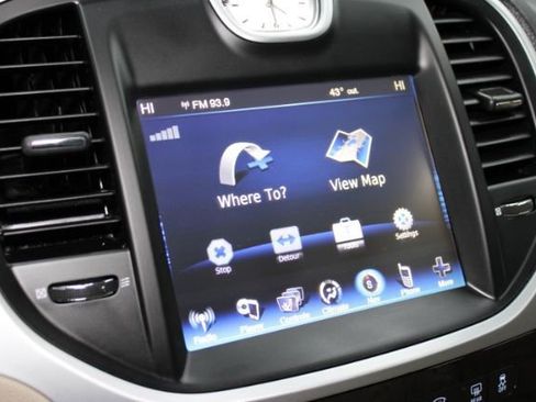 Used 2013 Chrysler 300 Motown w/ Driver Convenience Group image 13