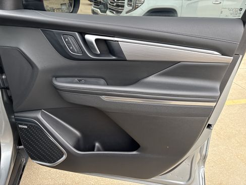 Used 2025 Buick Enclave Preferred image 19