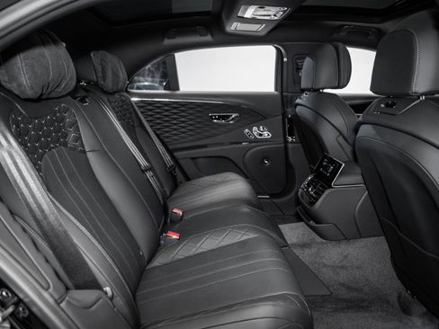 Used 2024 Bentley Flying Spur W12 image 25