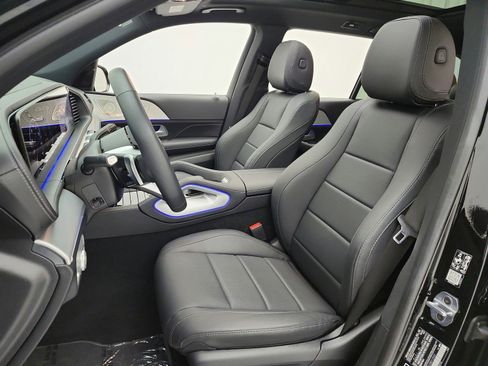 Used 2025 Mercedes-Benz GLS 450 4MATIC image 10