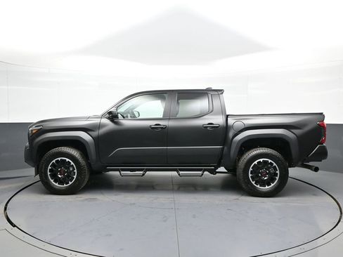 Certified 2025 Toyota Tacoma TRD Off-Road image 9