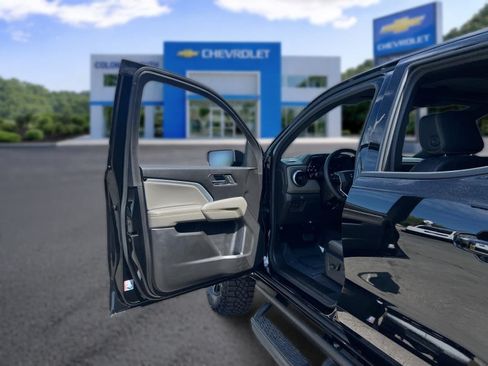 Certified 2025 Chevrolet Colorado ZR2 w/ Midnight Edition AWD/4WD image 15