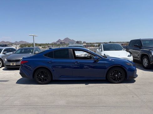 Used 2025 Toyota Camry SE w/ Convenience Package FWD image 3