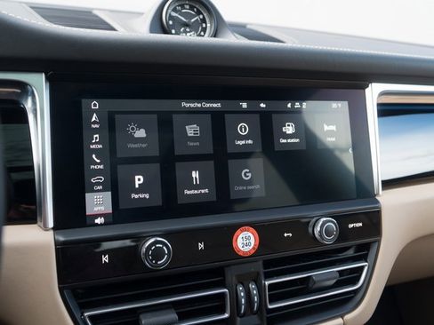 Certified 2023 Porsche Macan S image 25