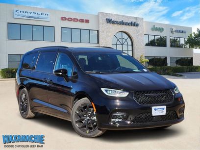 New 2026 Chrysler Pacifica Limited w/ S Appearance Package
