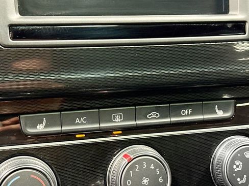 Used 2017 Volkswagen GTI SE image 21