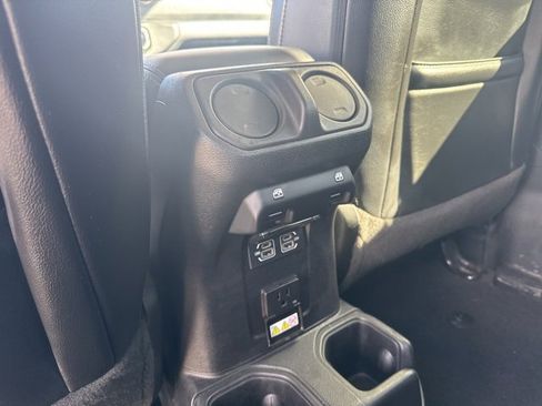 Used 2023 Jeep Gladiator Overland image 23