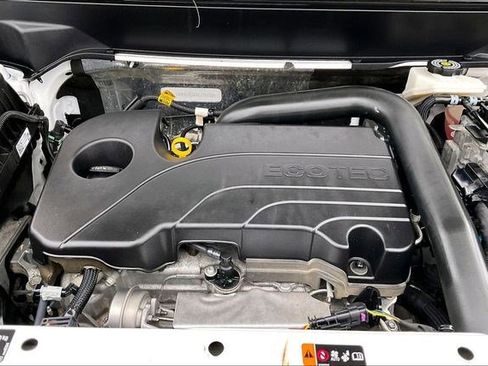 Used 2024 GMC Terrain SLT image 11