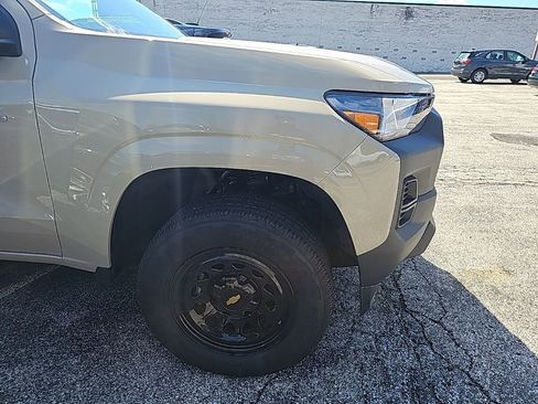 Used 2024 Chevrolet Colorado W/T image 11