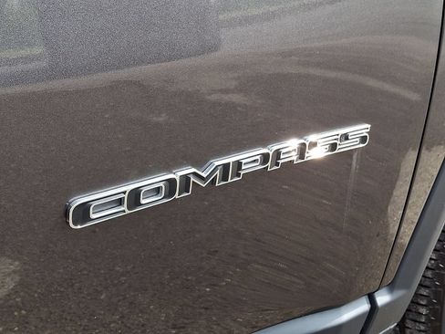 Used 2024 Jeep Compass Latitude AWD/4WD image 29