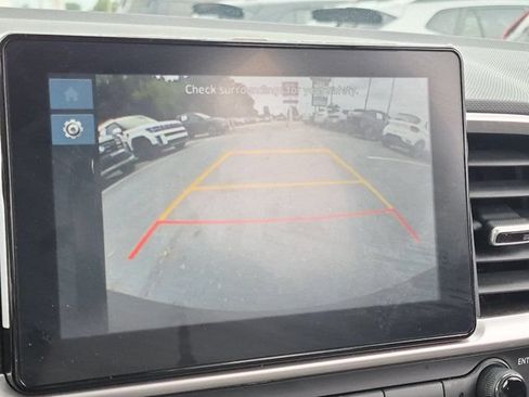 Used 2025 Hyundai Venue SEL FWD image 17