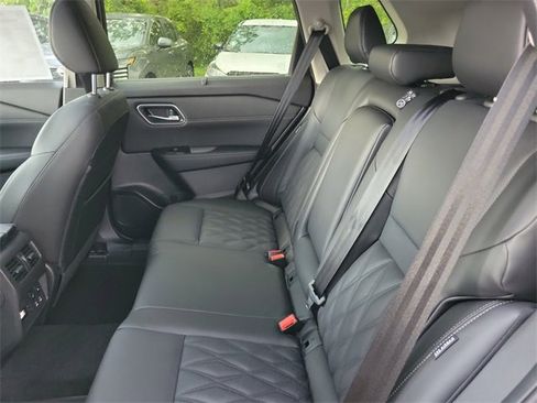 New 2025 Nissan Rogue Platinum w/ Tech Package image 26