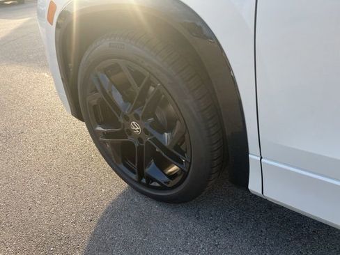 New 2026 Volkswagen Tiguan SE R-Line FWD image 5