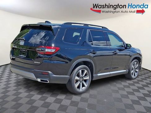 Certified 2025 Honda Pilot Touring image 6