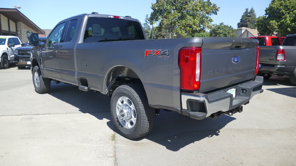 New 2026 Ford F350 XLT w/ FX4 Off-Road Package AWD/4WD image 6