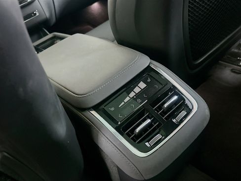 Used 2025 Volvo XC90 B6 Plus image 29