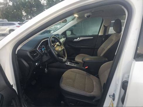 Used 2021 Ford Escape SE w/ SE Sport Appearance Package FWD image 2