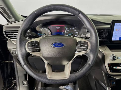 Used 2022 Ford Explorer XLT w/ Equipment Group 202A image 12