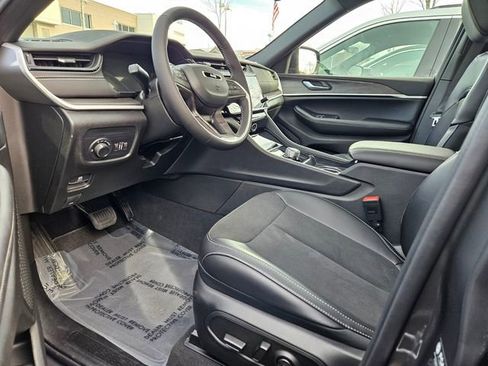 New 2026 Jeep Grand Cherokee Altitude image 8