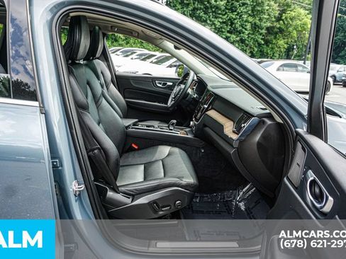 Used 2022 Volvo XC60 B5 Momentum w/ Advanced Package FWD image 25