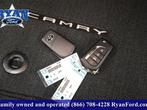 Used 2024 Toyota Camry SE image 6