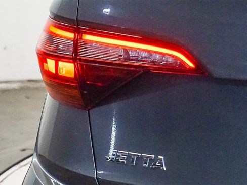 Used 2019 Volkswagen Jetta R-Line w/ R-Line Cold Weather Package image 11