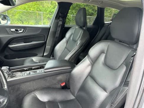 Used 2018 Volvo XC60 T6 Momentum w/ Advanced Package AWD/4WD image 4