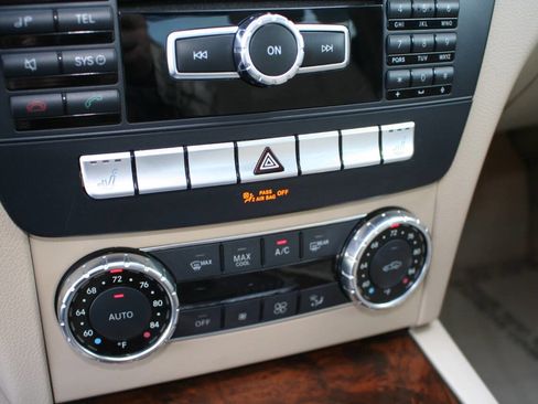 Used 2012 Mercedes-Benz C 300 C 300 Luxury 4MATIC AWD 4dr Se image 18