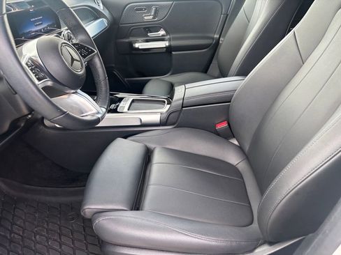 Used 2024 Mercedes-Benz GLB 250 image 9