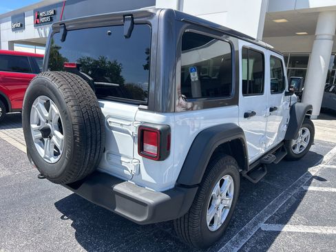 Used 2022 Jeep Wrangler Unlimited Sport image 12