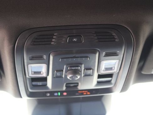 Used 2023 Cadillac Escalade Premium Luxury AWD/4WD image 19
