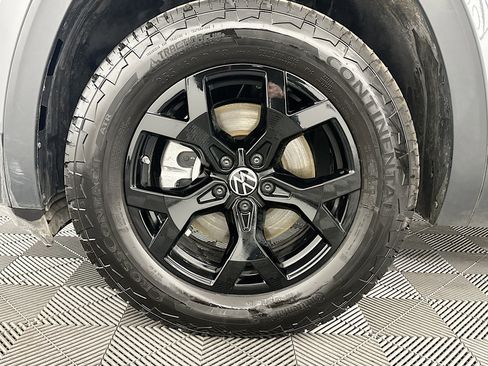 Used 2024 Volkswagen Atlas Peak Edition SEL image 38