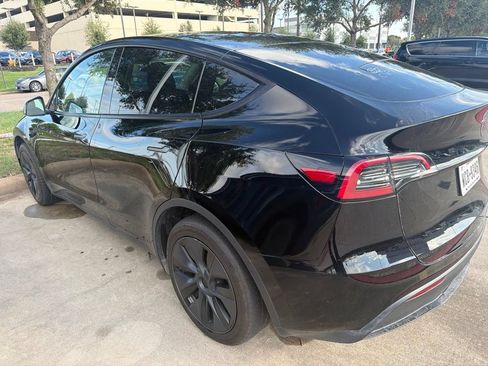 Used 2025 Tesla Model Y Long Range RWD image 4