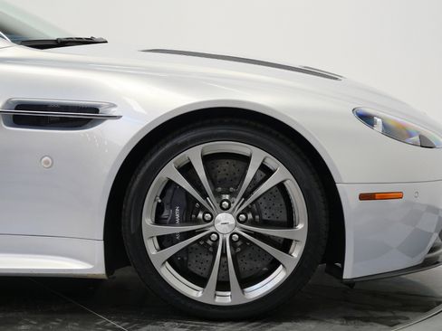 Used 2017 Aston Martin V12 Vantage S RWD image 55