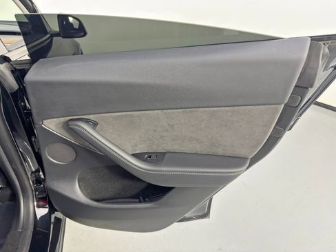 Used 2022 Tesla Model Y Performance image 42