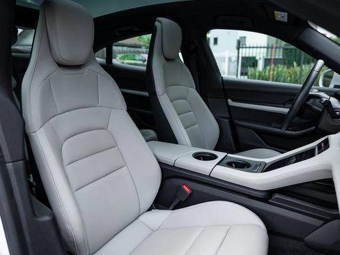 Used 2020 Porsche Taycan 4S image 35