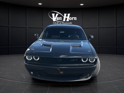 Used 2015 Dodge Challenger R/T Plus RWD image 2