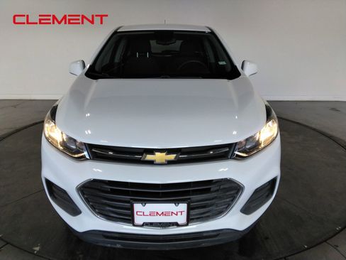 Used 2022 Chevrolet Trax LS w/ Tint and Cruise Package image 3