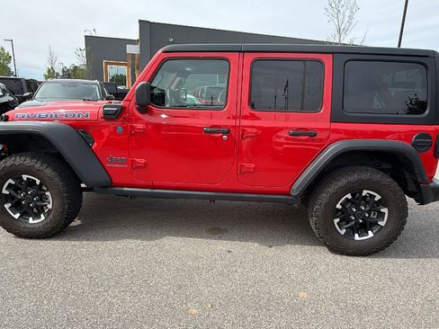 Used 2025 Jeep Wrangler Unlimited Rubicon 4xe w/ Convenience Group AWD/4WD image 11