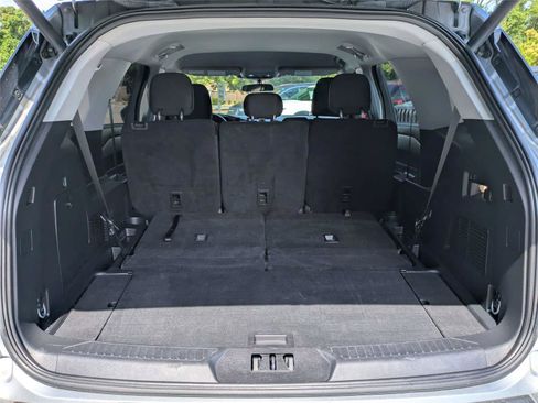 Used 2024 Ford Explorer XLT RWD image 15