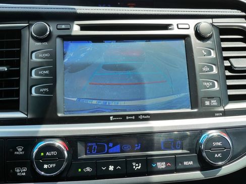 Used 2018 Toyota Highlander SE w/ Carpet Mat Package (TMS) AWD/4WD image 33