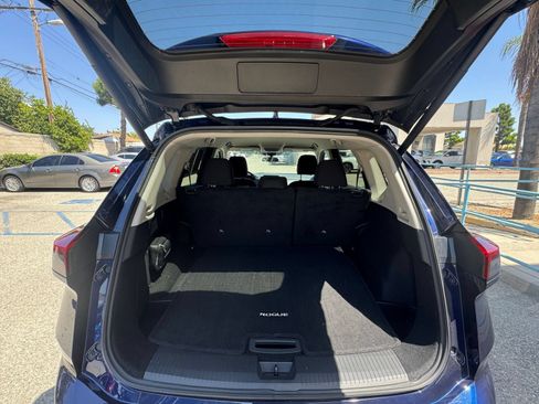 Used 2025 Nissan Rogue SV FWD image 28