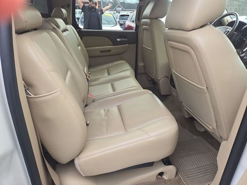 Used 2013 Chevrolet Avalanche LTZ image 26