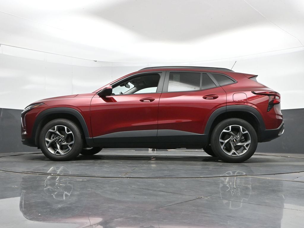 Used 2025 Chevrolet Trax LT FWD image 45