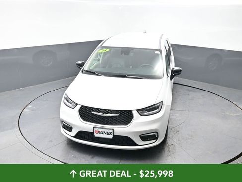 Used 2024 Chrysler Pacifica Touring-L image 46