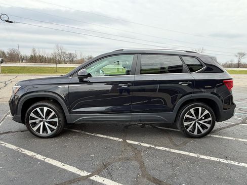 Used 2024 Volkswagen Taos SE FWD image 2