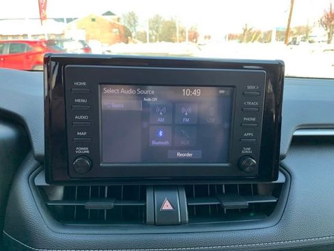 Used 2019 Toyota RAV4 LE w/ Carpet Mat Package image 21