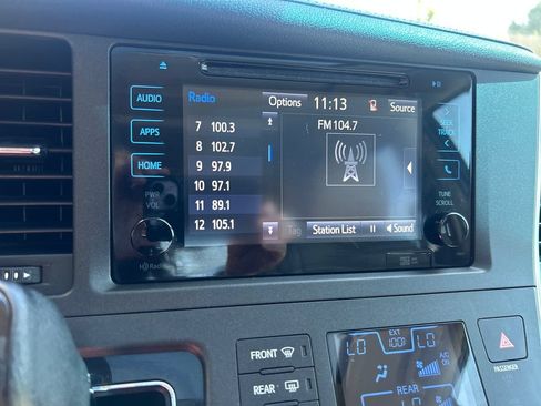 Used 2015 Toyota Sienna XLE Premium AWD/4WD image 21