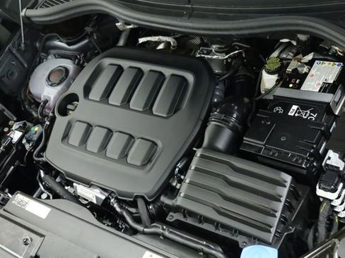 Used 2025 Volkswagen Tiguan S image 9